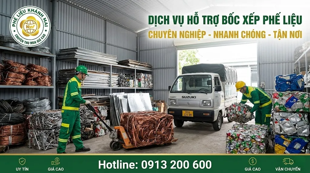 Hỗ trợ bốc xếp phế liệu tại kho nhỏ trong khu vực