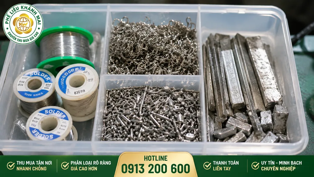Thiếc hàn điện tử phế liệu được gom riêng trong hộp sạch